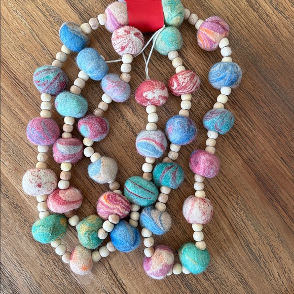 NWT World Market Colorful Marbled Wool Felt Ball & Natural Wood Bead Garland - Picture 3 of 17
